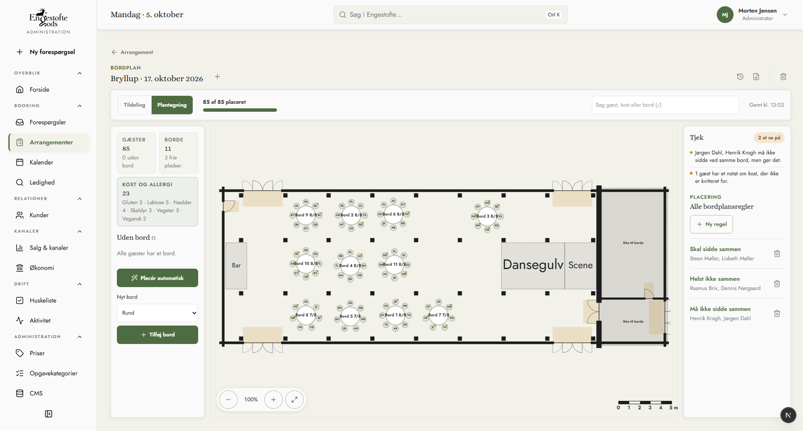 The seating plan drawn on the floor plan of Den Gamle Lade, with tables, bar, dance floor and stage